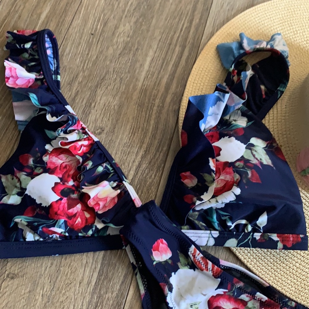 Two piece bikini - Picture 2 of 3
